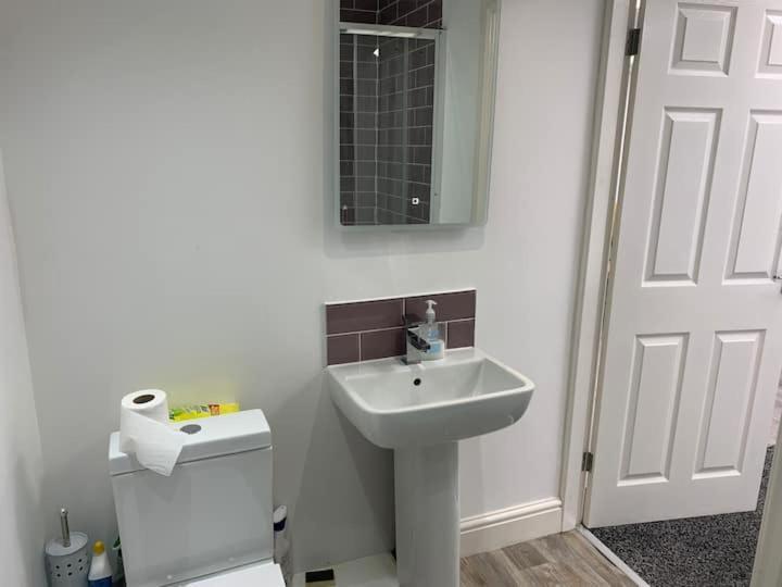 Huge Studio Close To City Centre With Free Secure Parking Leeds  Extérieur photo