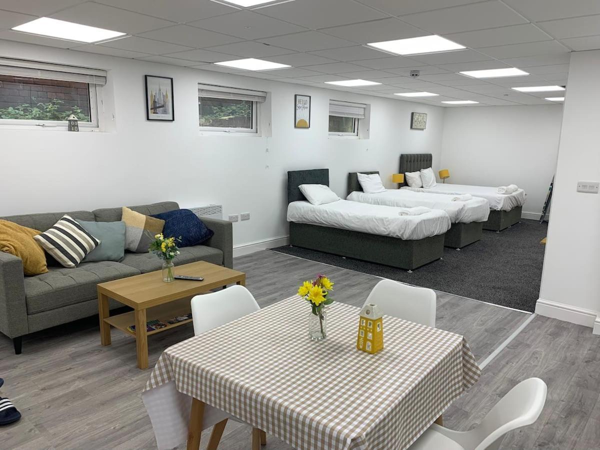 Huge Studio Close To City Centre With Free Secure Parking Leeds  Extérieur photo
