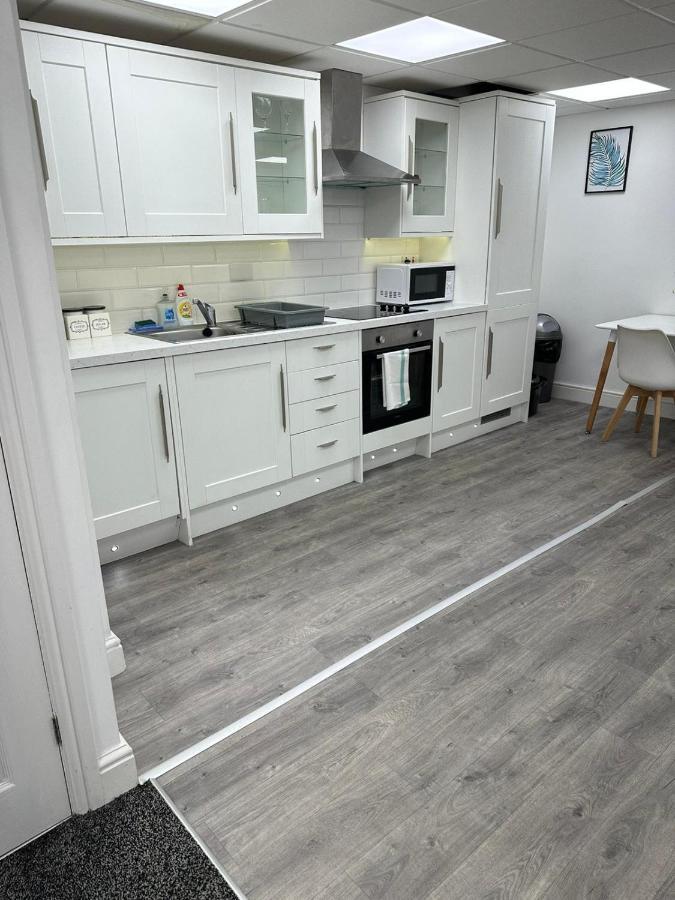 Huge Studio Close To City Centre With Free Secure Parking Leeds  Extérieur photo